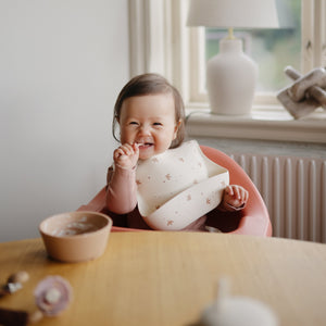 Mushie Silicone Baby Bib Adjustable Neck Strap Deep Pocket