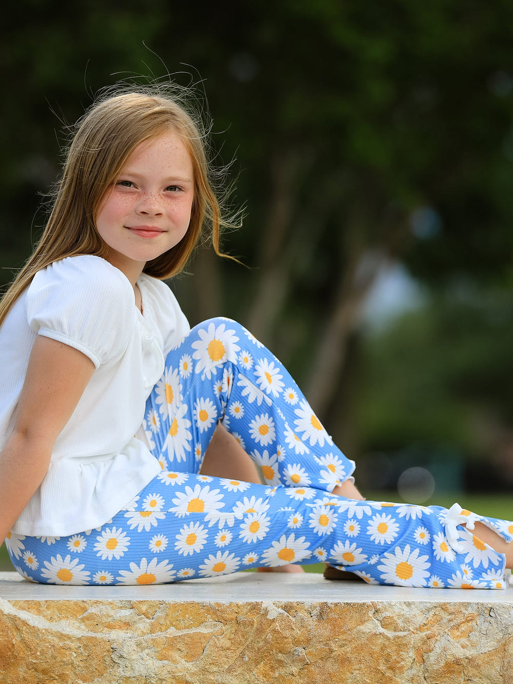 White Top And Daisy-Print Flared Pants Girl's Outfit