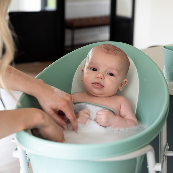 Shnuggle Baby Bath Essentials Bundle | Newborn Baby Bath with Support, Rinse Jug, Toy Boats & Ellie Bath Toy Scoop - Taupe