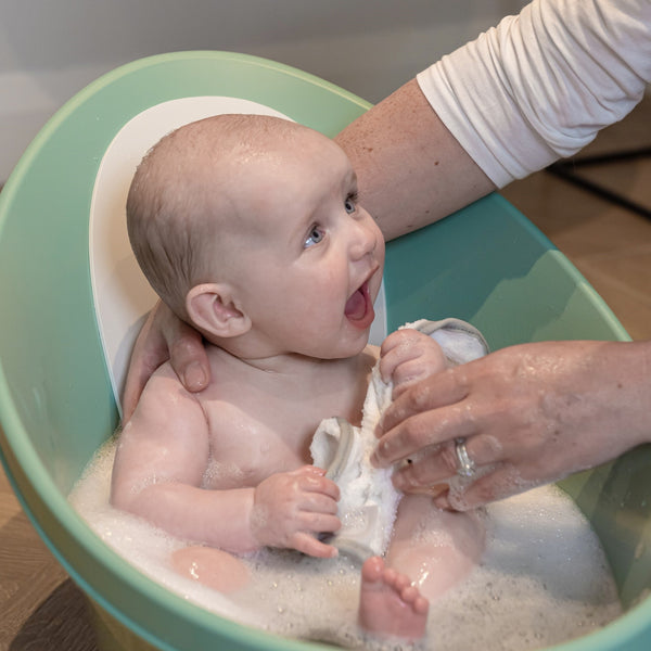 Shnuggle Bath Accessories Bundle - Ellie Scoop, Washy Jug, Boats & Wishy Toy - 4-Piece Set