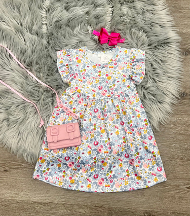 Country floral dress for babies, featuring a charming design perfect for special occasions and everyday wear.