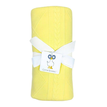 Soft yellow knit blanket for babies, perfect for cozying up and adding warmth to nurseries.