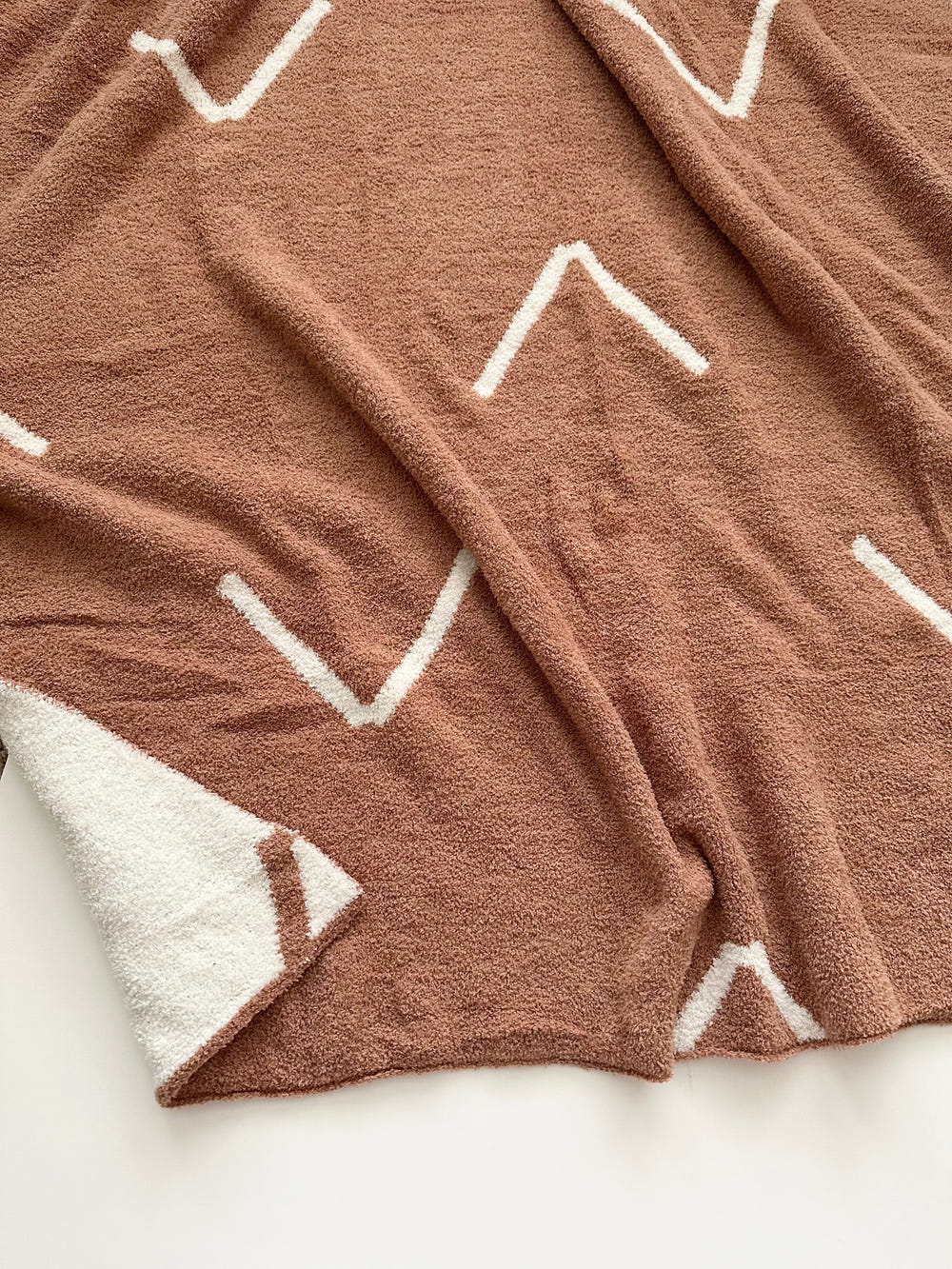 Arrow Caramel & Cream Plush Knit Blanket