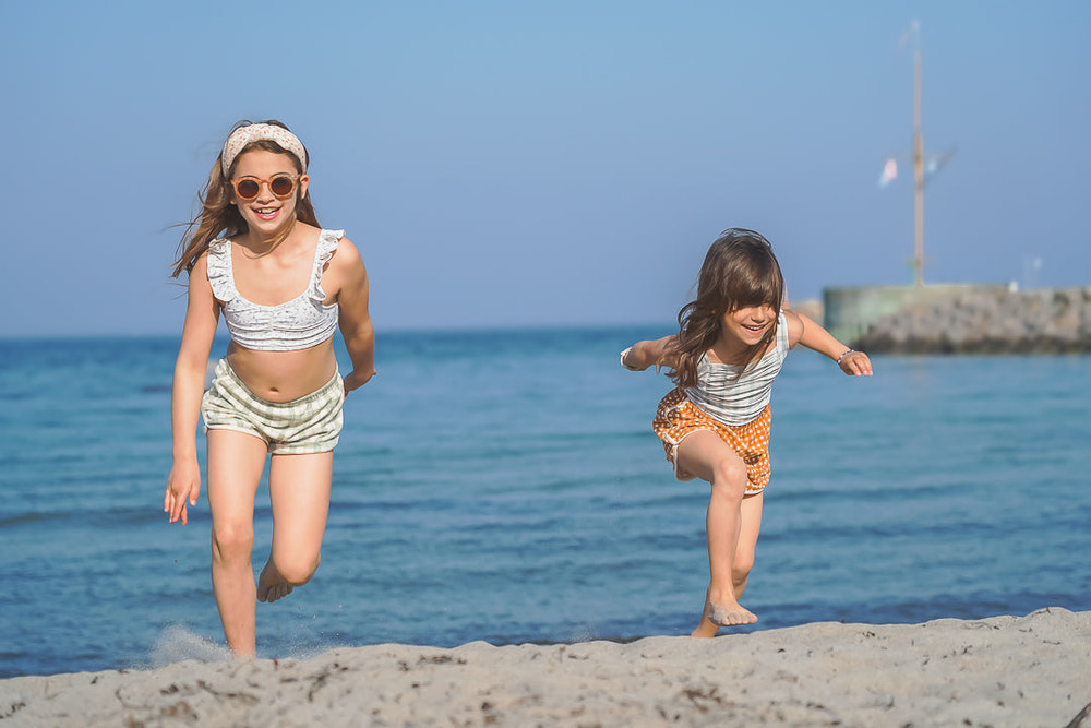 Retro shorts in organic cotton terry, fern plaid design for babies, perfect for stylish and comfortable play.