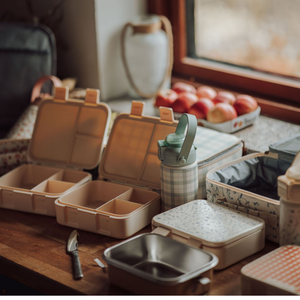 3 Compartment Leakproof Lunchbox in Scandi Floral design, perfect for kids' meals on the go. Angle 9 view.