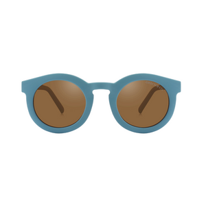 Classic sustainable sunglasses for kids aged 3-8, plant-based, bendable, polarized, shown at a 34-degree angle.