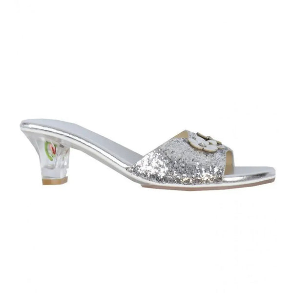 Silver high-heel slippers for kids, Mariona costume accessory for carnival, available in 3 sizes. Angle 4 view.