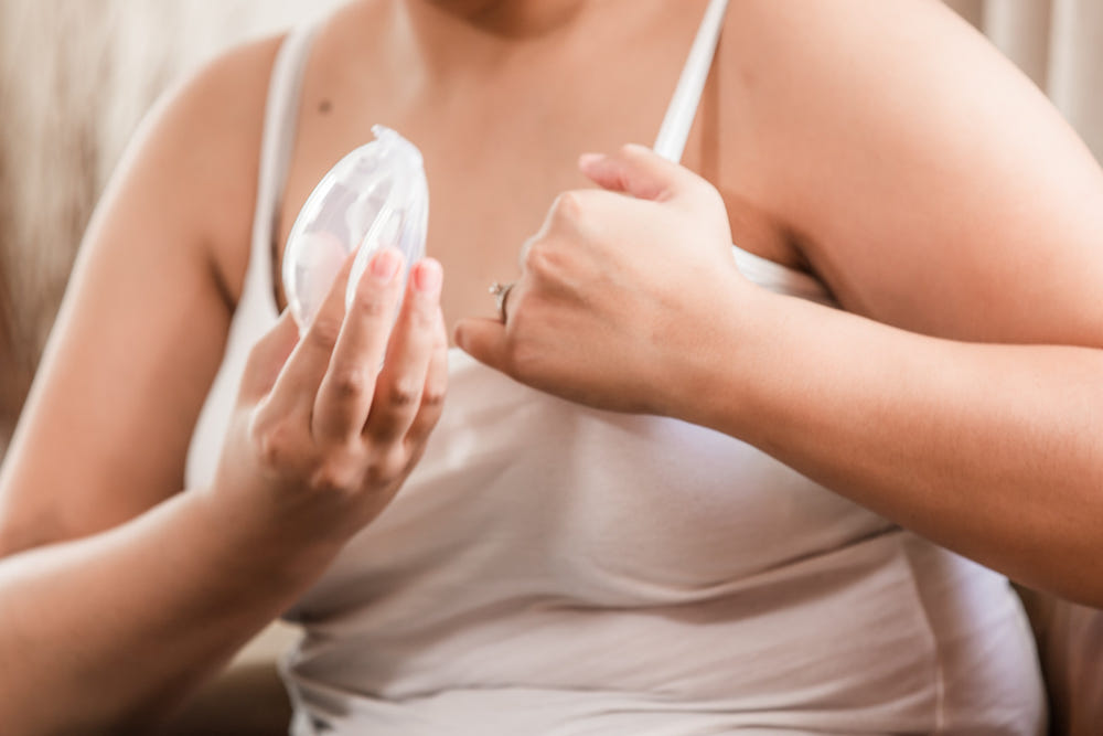 Haakaa On-the-go Save and Stash Pack - portable manual breast pump for convenient milk storage.