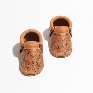 I Heart Mom City Baby Shoe - stylish and comfortable city mocc for infants. Perfect for trendy little ones!
