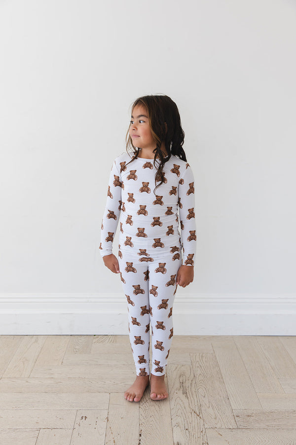 Cozy bear long sleeve sleepsuit set for babies, perfect for bedtime comfort and warmth.