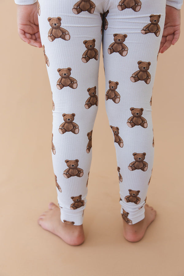 Cozy bear long sleeve sleepsuit set for babies, perfect for comfortable sleep and play.