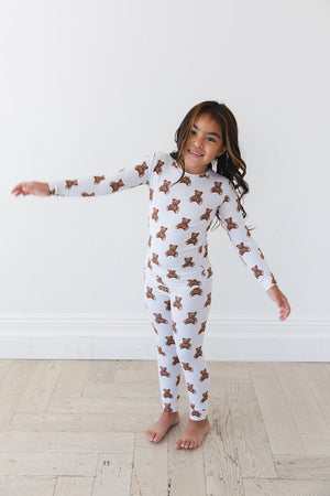 Cozy bear long sleeve sleepsuit set for babies, perfect for comfortable sleep and play.