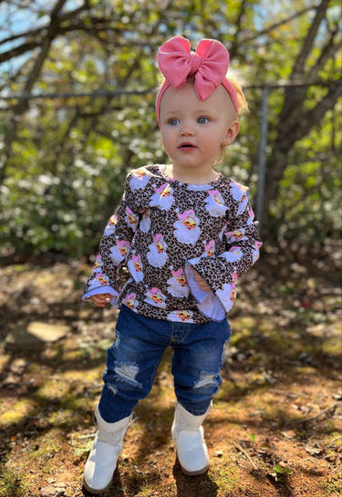 Leopard Santa bell sleeve top for babies, festive and stylish, perfect for holiday celebrations.