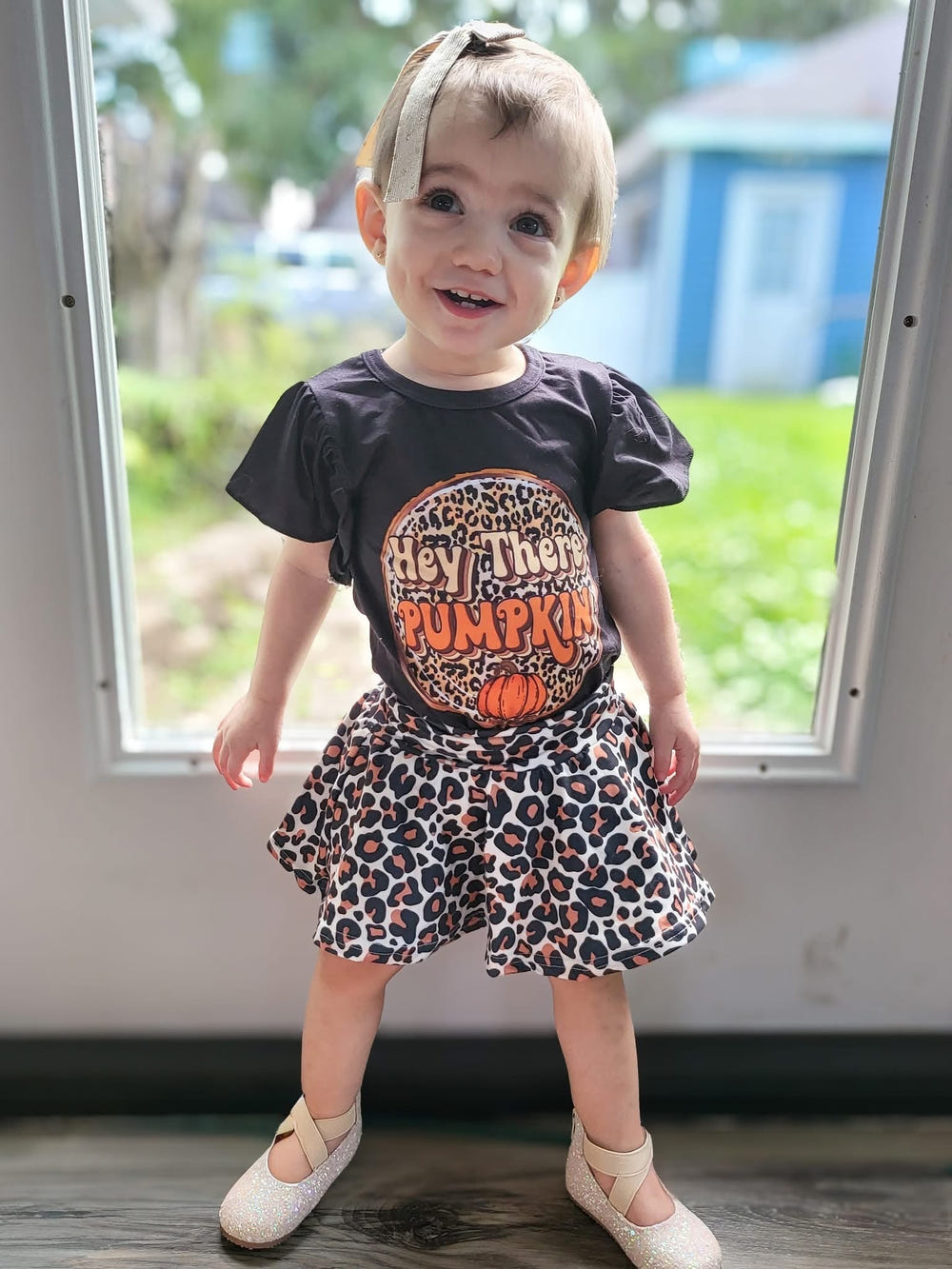"Hey There Pumpkin Flutter Leo bodysuit for babies, featuring a cute pumpkin design and soft fabric."