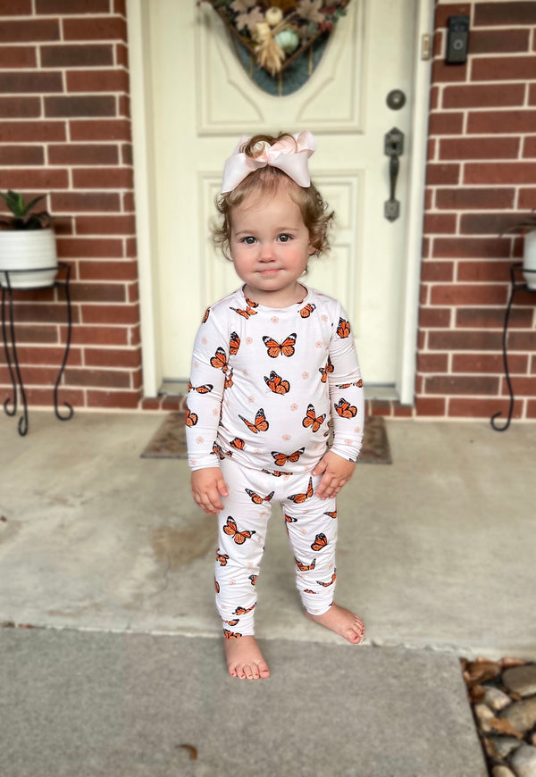 "Bedtime Flutter Set for babies - cozy sleepsuits and pyjamas in soft, breathable fabric."