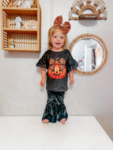 Pumpkin bow ruffle top for babies, perfect for stylish and comfortable outfits.