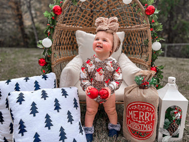 Leopard Santa ribbed hooded romper for babies, perfect for cozy sleep and festive occasions.