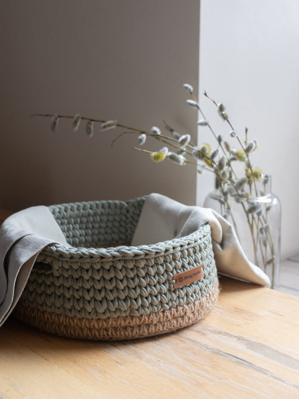 Basket Round with Jute Accent