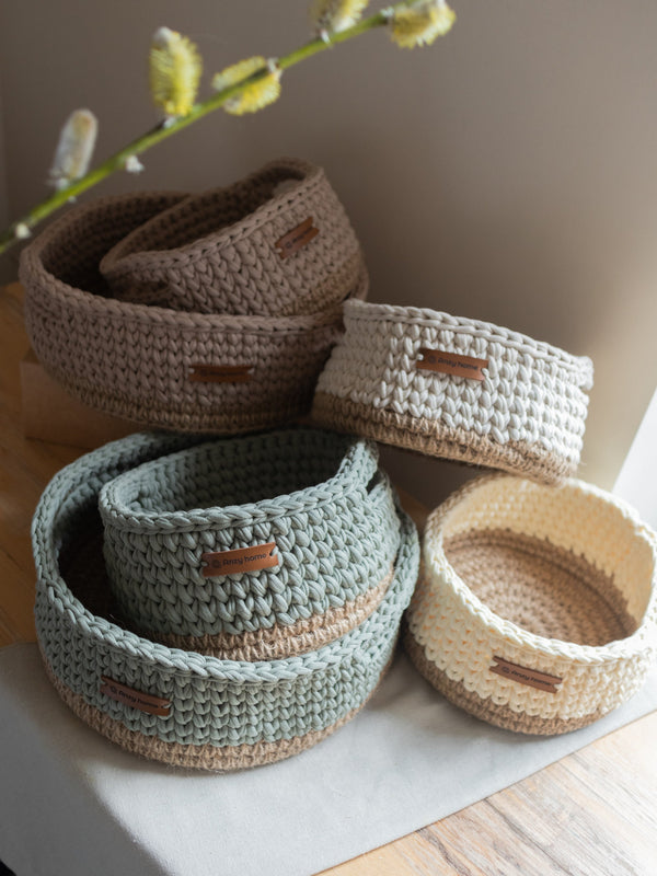Basket Round with Jute Accent