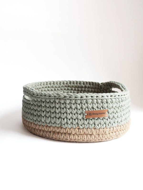 Basket Round with Jute Accent