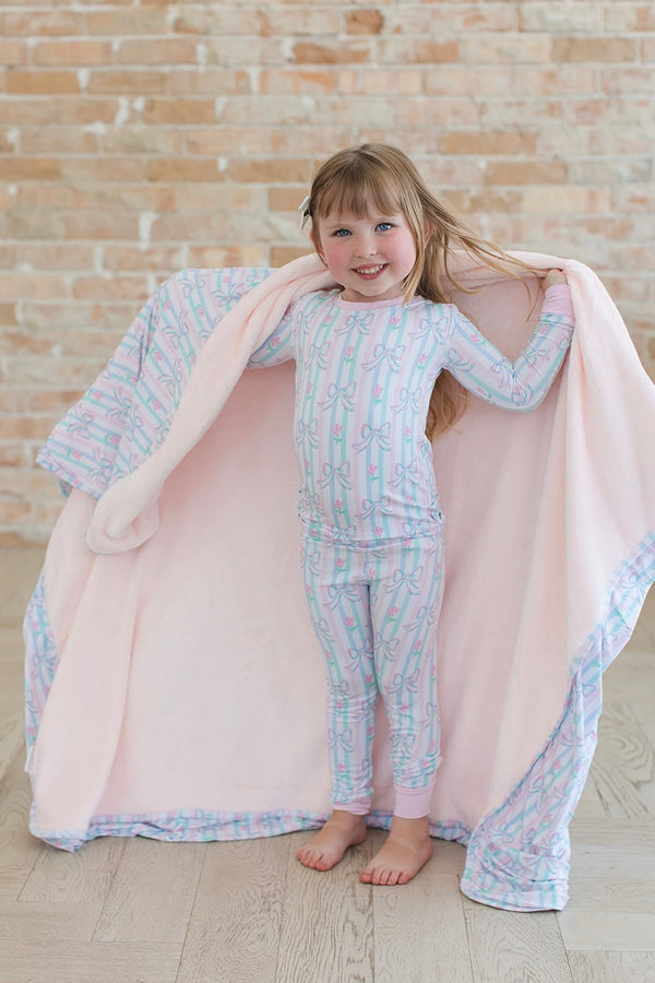 Lila - Plush Blanket