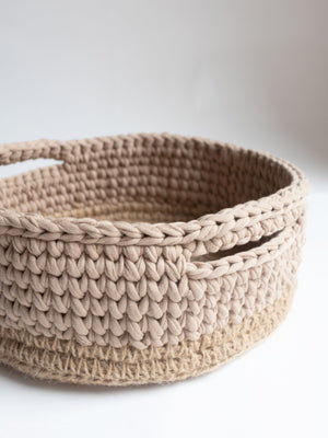 Basket Round with Jute Accent