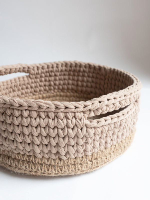 Basket Round with Jute Accent