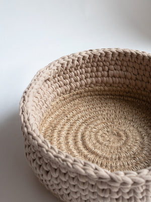 Basket Round with Jute Accent