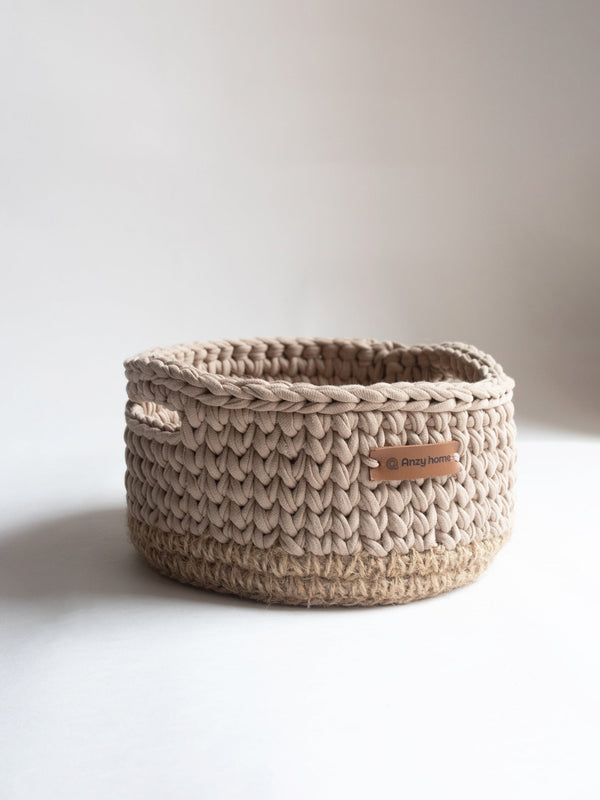 Basket Round with Jute Accent