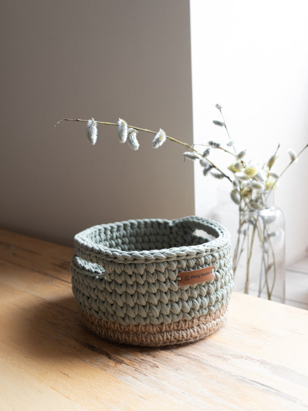 Basket Round with Jute Accent