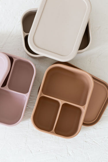 Silicone bento box for babies, perfect for food storage and on-the-go meals.