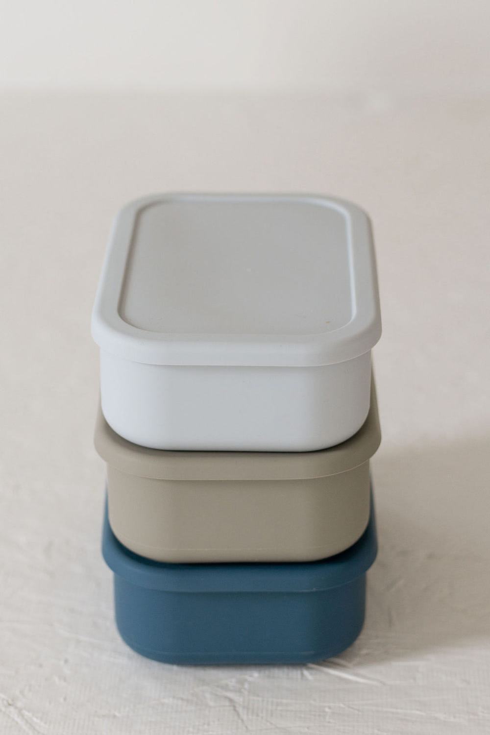 Silicone bento box for babies, perfect for food storage and on-the-go meals.