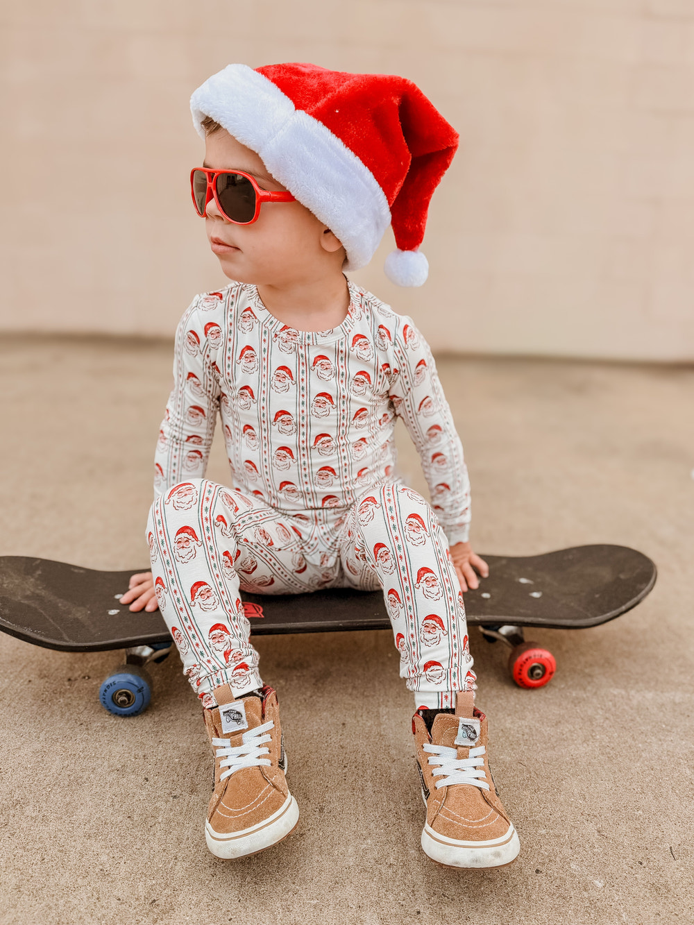 Vintage Santa bamboo Christmas pajamas 2pc set for babies, perfect for cozy holiday sleep.
