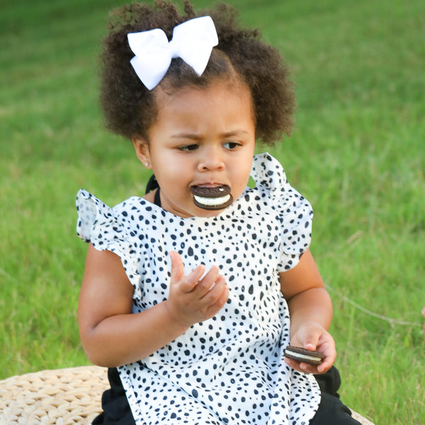 Organic Dot Flutter Bapron for babies, showcasing a stylish design in angle 11 view. Perfect for mealtime messes!