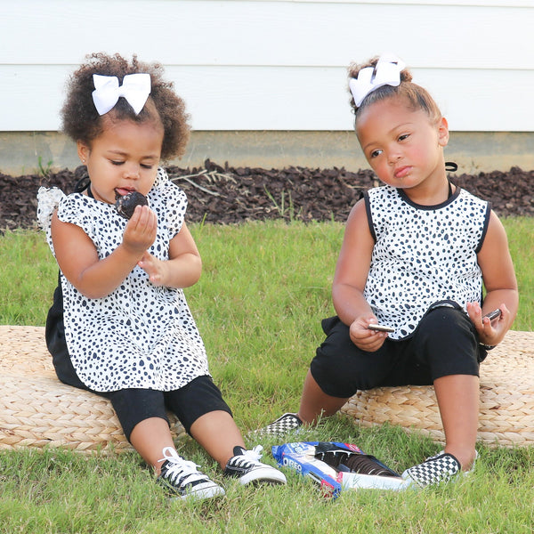 Organic Dot Flutter Bapron for babies, stylish and functional, shown at angle 14. Perfect for mealtime messes.