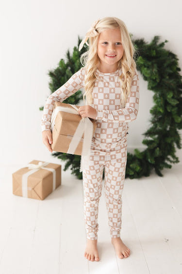 Pine bedding set for babies, featuring soft, cozy materials for a peaceful sleep environment.