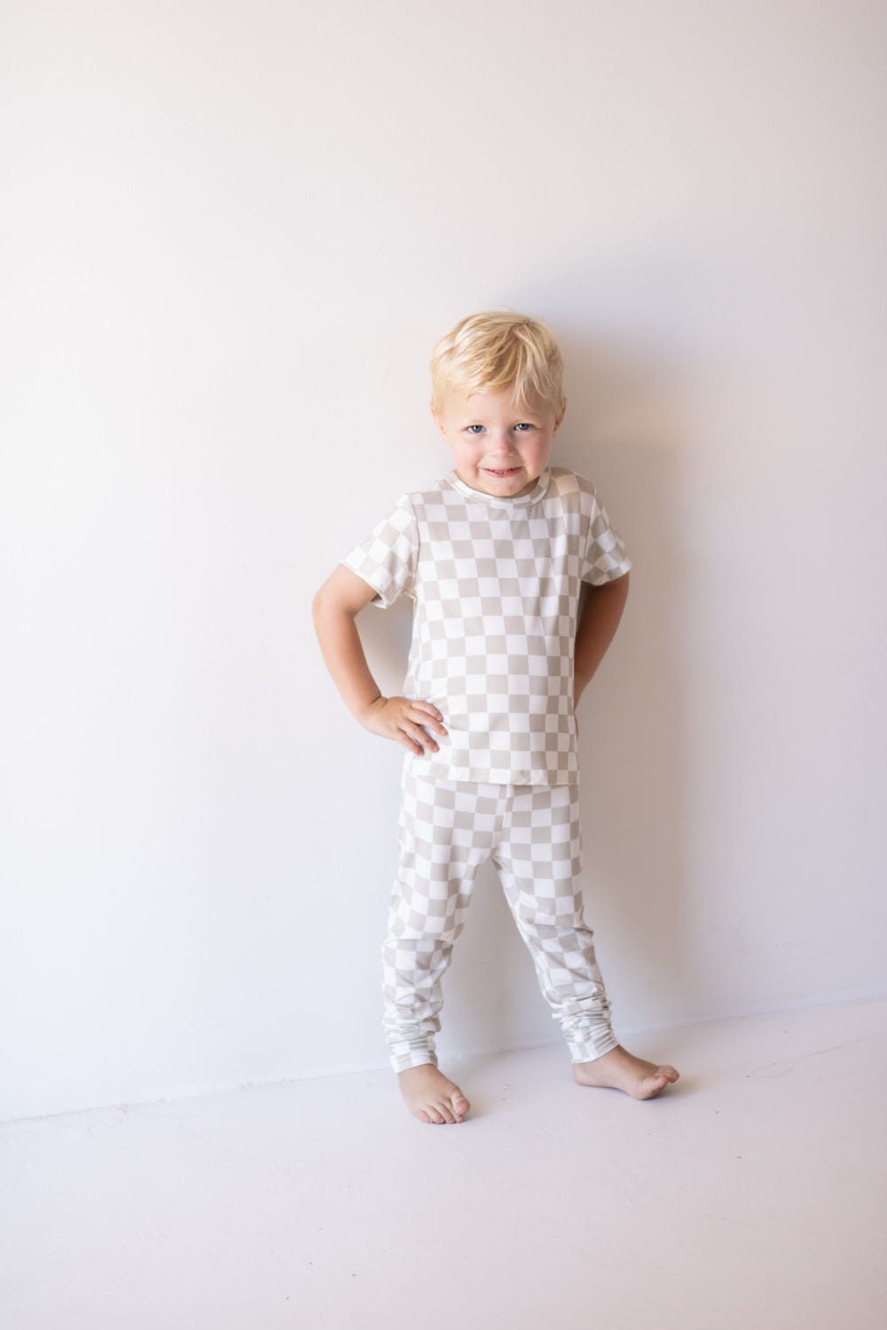 Bamboo two-piece checkerboard lounge set for babies, perfect for cozy pajamas and comfortable sleep.