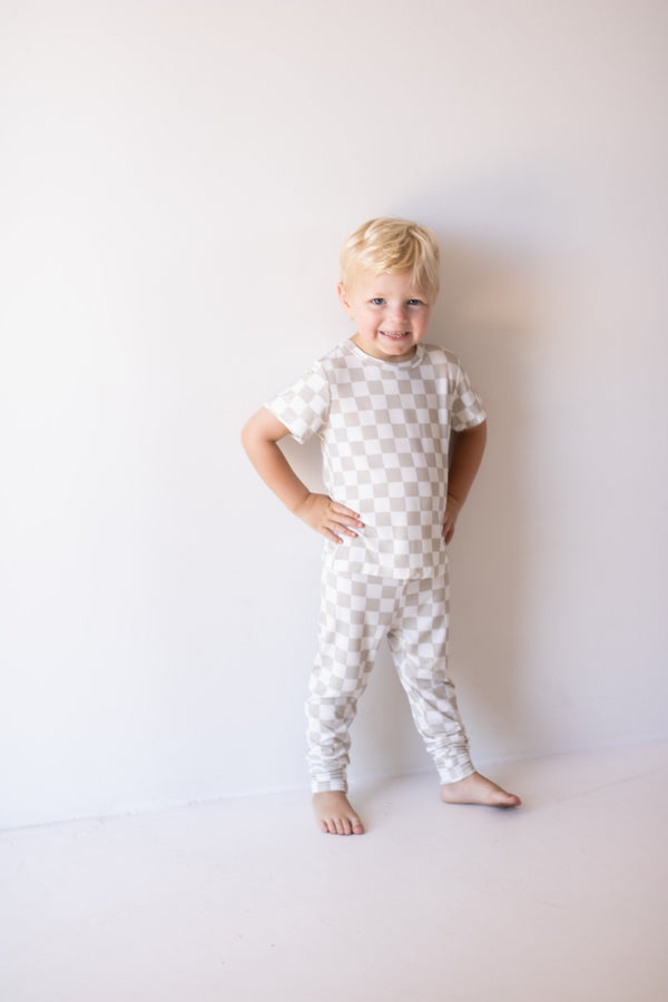 Bamboo two-piece checkerboard lounge set for babies, perfect for cozy pajamas and comfortable sleep.