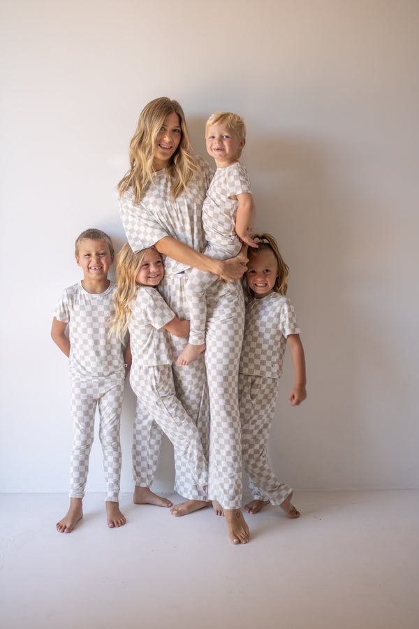 Bamboo two-piece checkerboard lounge set for babies, cozy pajamas in a stylish design.