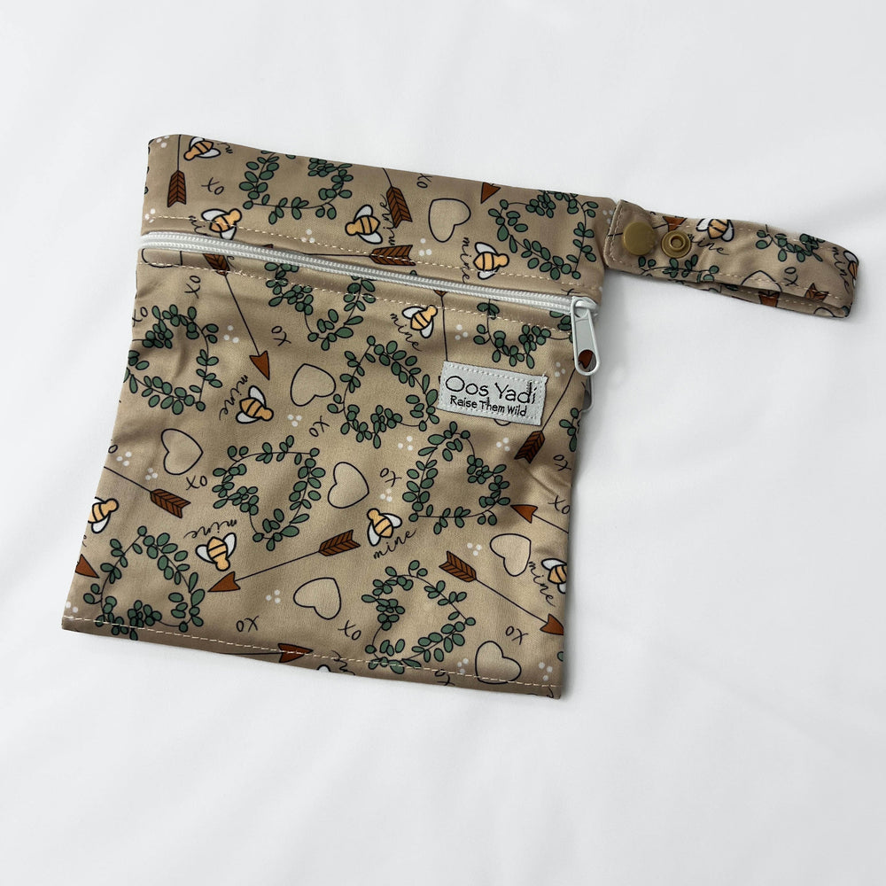 Wild Wipes Bag - Love Bees