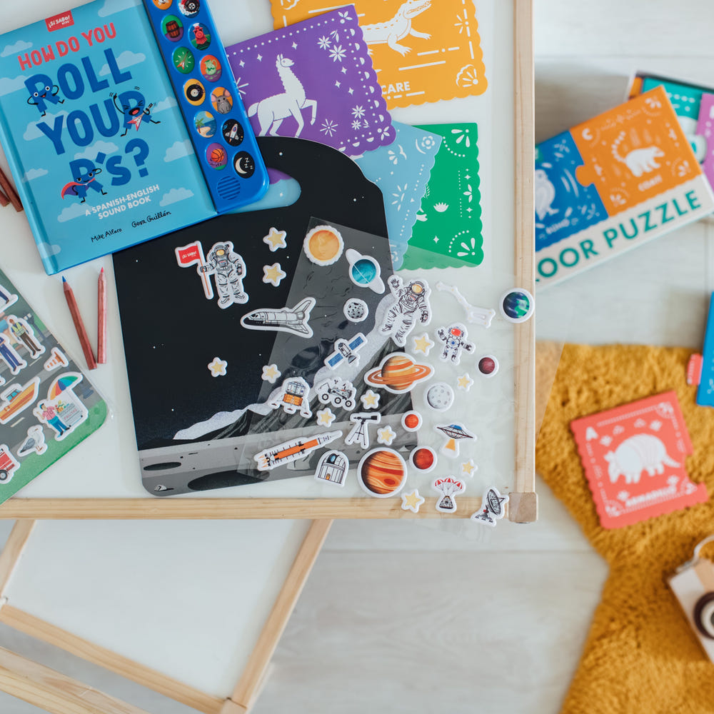 Sí Sabo Galaxy: A Bilingual Reusable Sticker Play Set