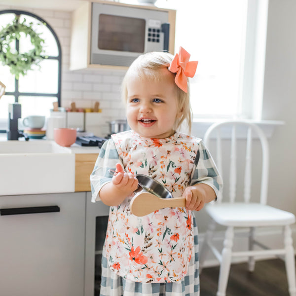 Peachy Dreams Bapron for babies, stylish and functional, shown at a 10-degree angle. Perfect for mealtime messes.