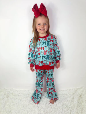 "Christmas bows lounge set for babies, featuring a cozy two-piece outfit perfect for festive celebrations."