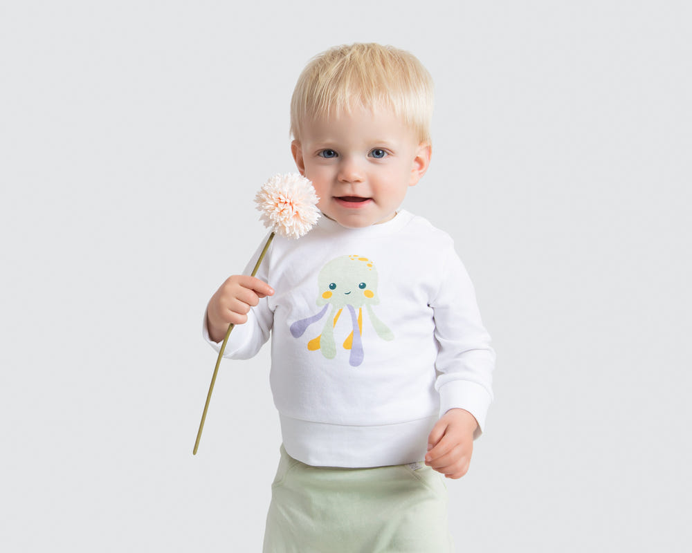 Organic cotton jogger pants in green for babies, soft and comfortable for everyday wear.