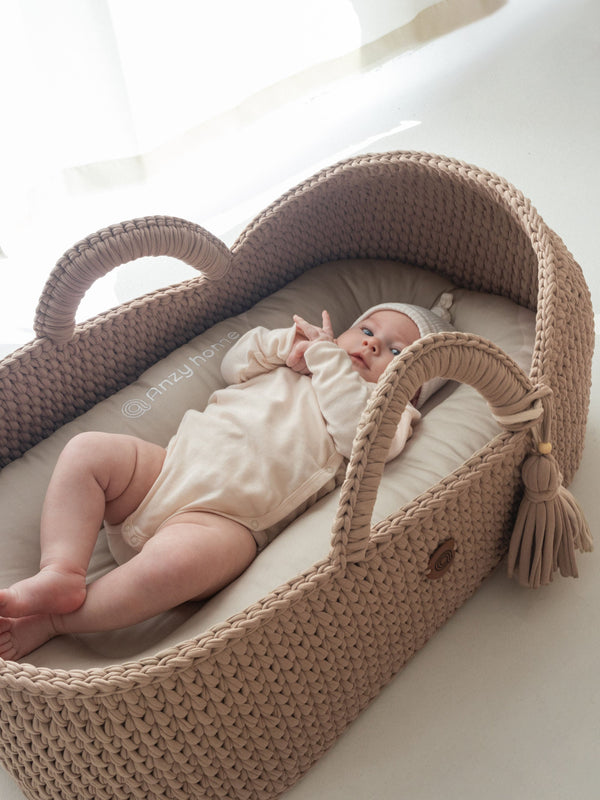 XL Moses Basket with Round Hood