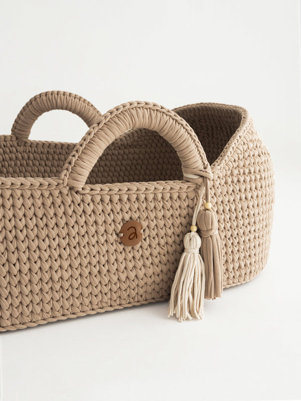 XL Moses Basket with Round Hood