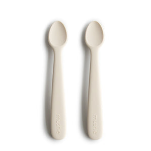 Silicone feeding spoons for babies, shown at angle 6, perfect for safe and easy feeding.