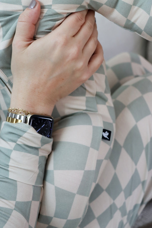 Ivy Wavy Checkers Women's Pajama Set