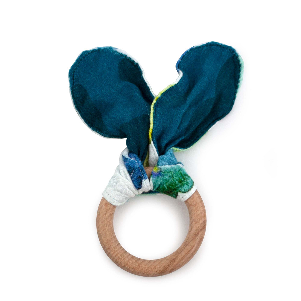 Kanga Care Muslin Crinkle Bunny Ear Teething Ring :: Clover - MOOGCO Baby