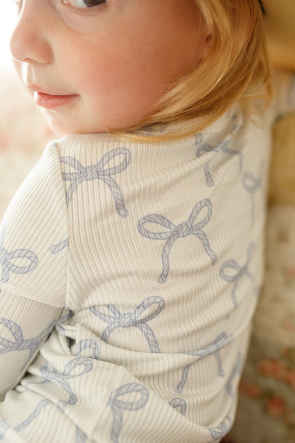 Blue Belle 2pc ribbed bamboo pajamas for babies, soft and stylish sleepsuit in a charming blue hue.